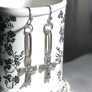 5 For $25💫Alternative Silver Cross Rose Paperclip Dangles